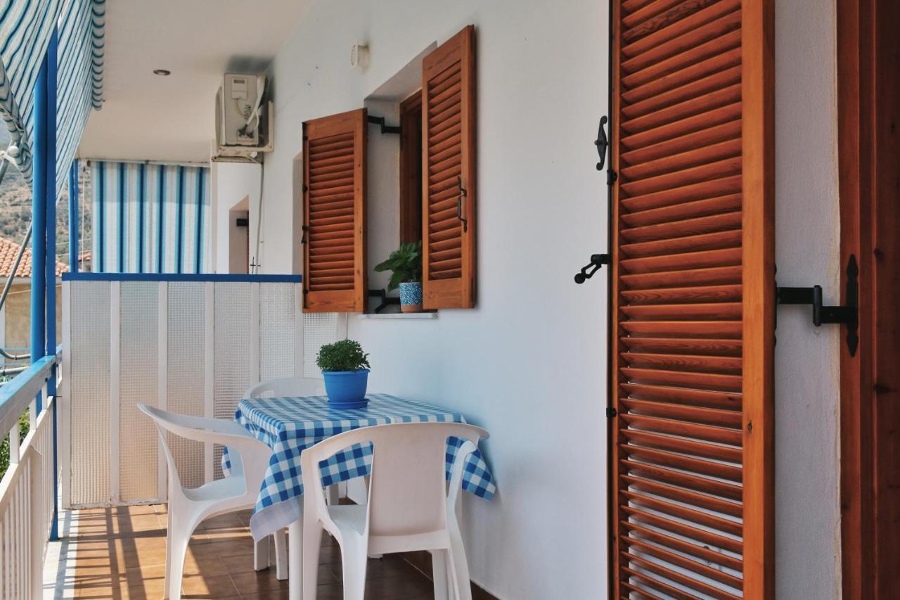 Seaview- 2 Space - Selfcatering Apartment - Helen No 3 Xiropigado Luaran gambar